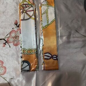 Twilly Scarf set with Chain and Wheel Design